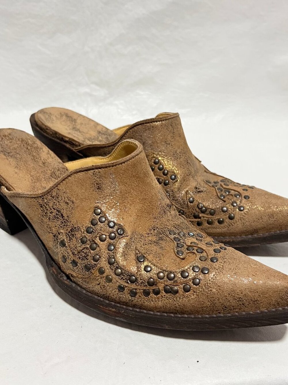 Old Gringo Mules Clarita Gold Wash Western 7.5 brown studded pointed toe pointy